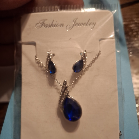 Jewelry - Elegant Blue Teardrop Earrings